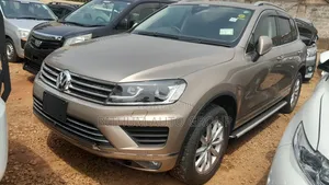 Volkswagen Touareg 2014 Gold
