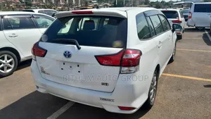 Toyota Corolla Fielder 1.5 Hybrid FWD 2016 White