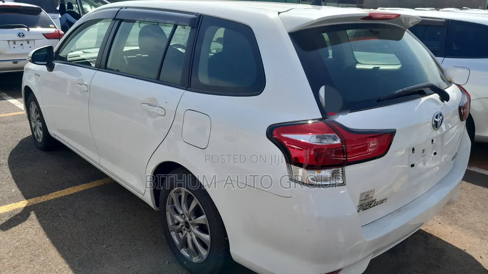 Toyota Corolla Fielder 1.5 Hybrid FWD 2016 White