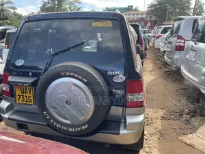 Mitsubishi Pajero IO 2002 Blue