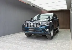 Toyota Land Cruiser Prado 2.8 2017 Blue