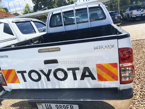 Toyota Hilux 2014 White