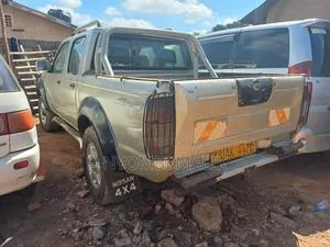 Nissan Hardbody 2007 Gold