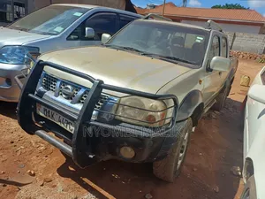 Nissan Hardbody 2007 Gold
