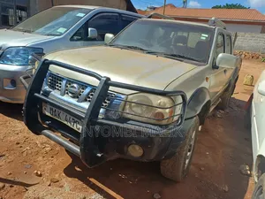 Nissan Hardbody 2007 Gold