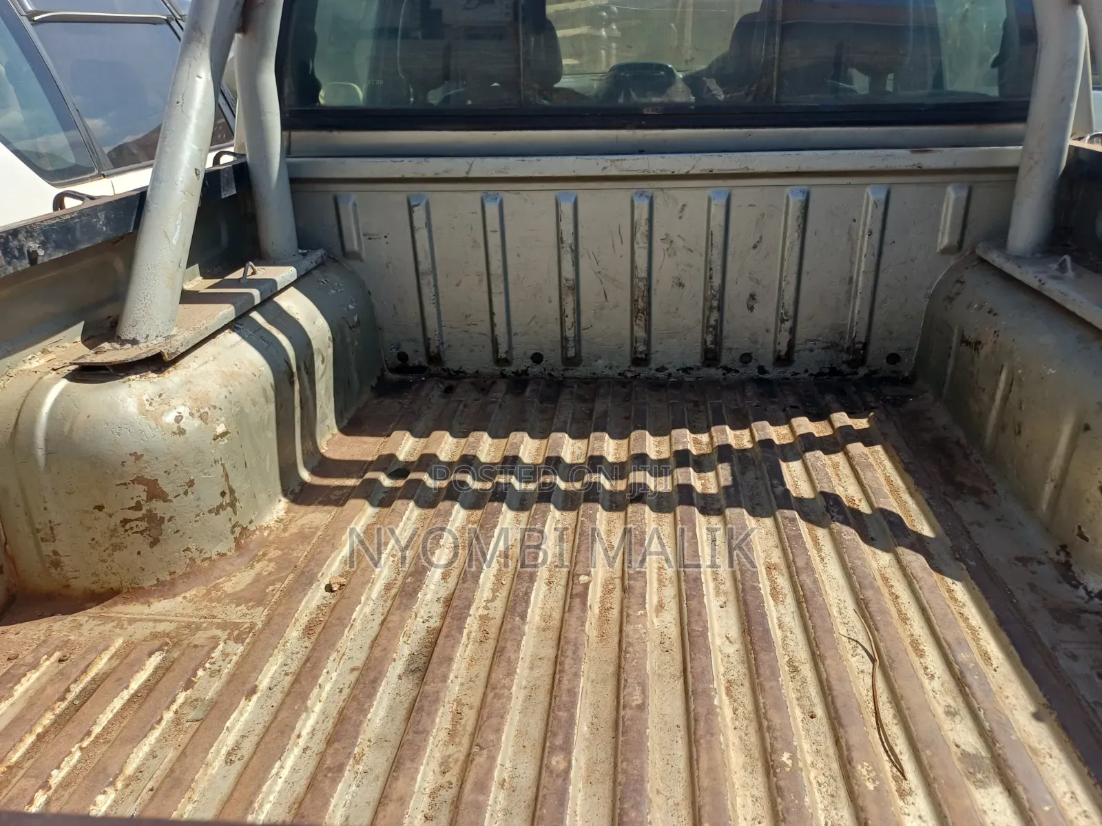Nissan Hardbody 2007 Gold