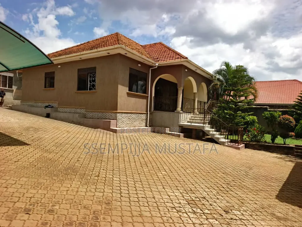 Furnished 5bdrm House in Runway Property, Wakiso / Wakiso for sale