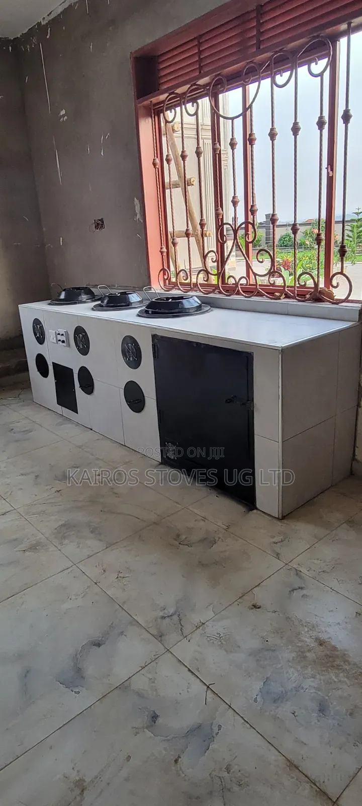 Modern Eco Solar Stoves With an Oven That Uses Volcanic Rocks