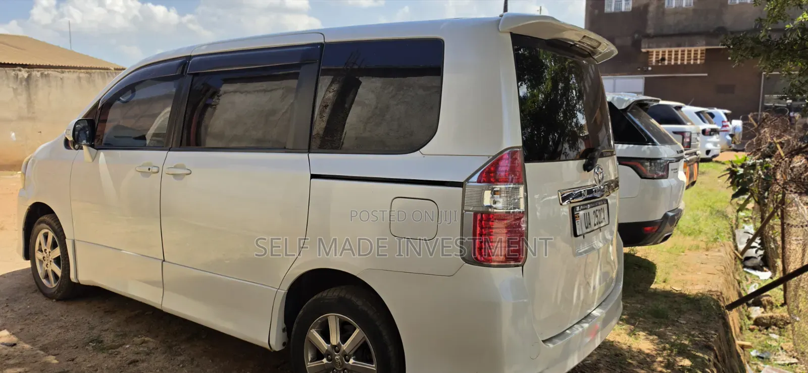 Toyota Noah 2010 White