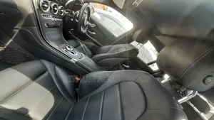 Mercedes-Benz GLC-Class GLC250 Sport Utility 4-Door (2.0L, 4cyl Turbo) Red