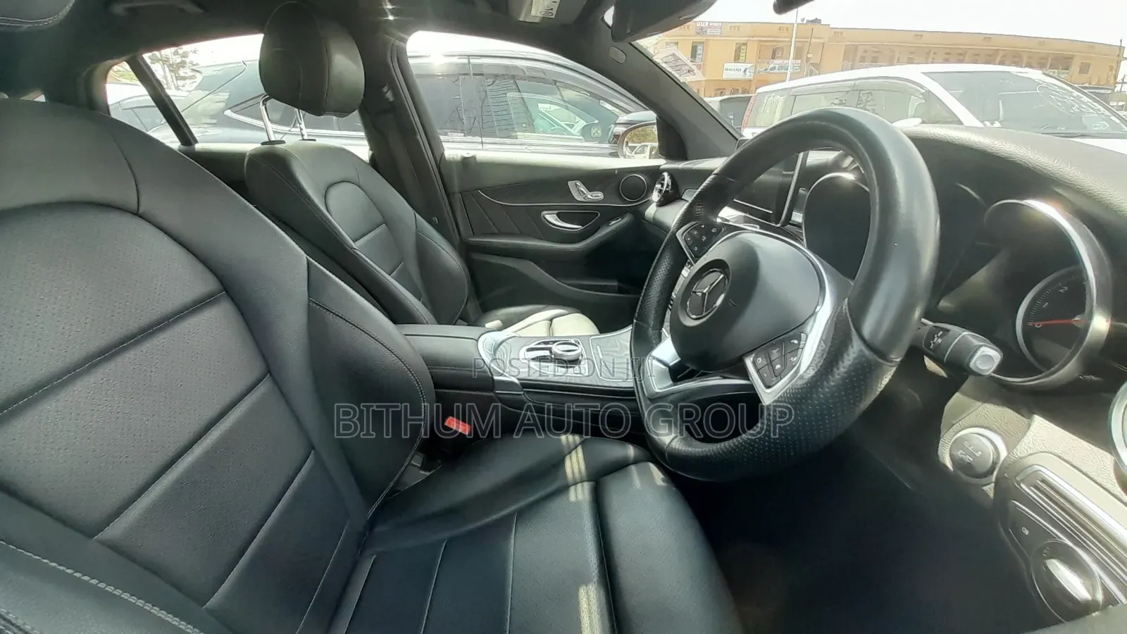 Mercedes-Benz GLC-Class GLC250 Sport Utility 4-Door (2.0L, 4cyl Turbo) Red