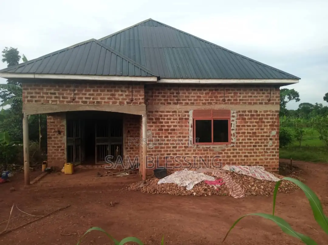 3bdrm House in Matuuga Gomba, Wakiso / Wakiso for sale