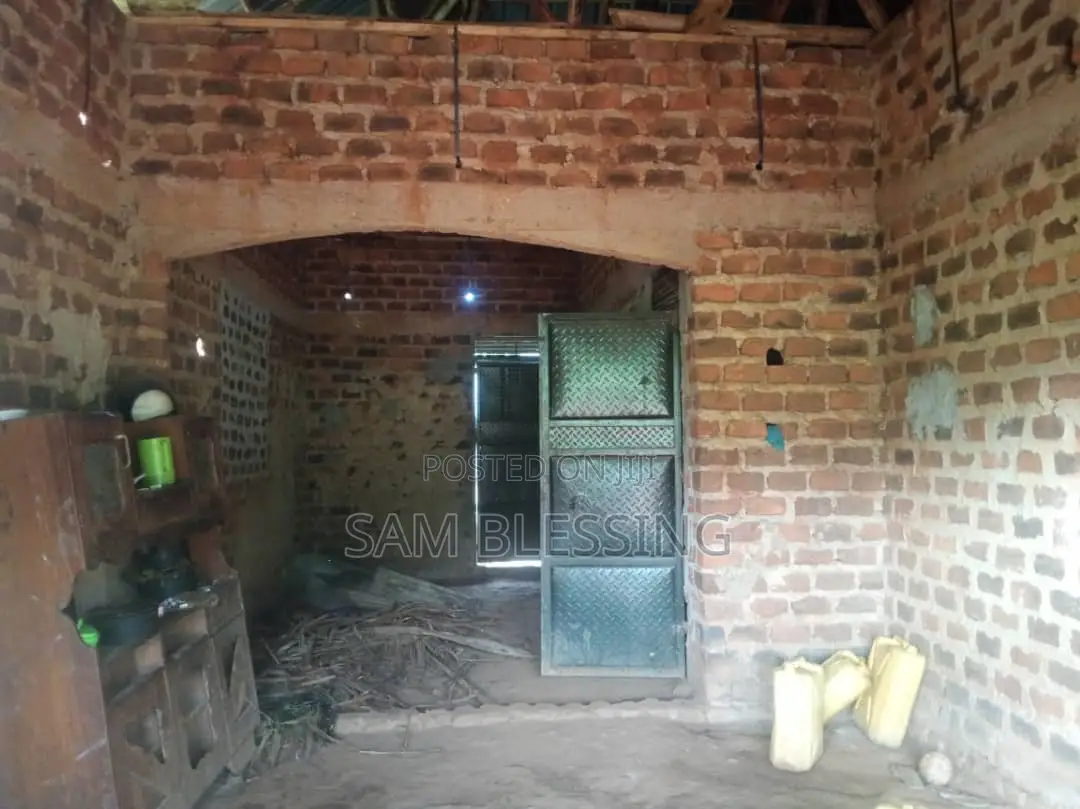 3bdrm House in Matuuga Gomba, Wakiso / Wakiso for sale