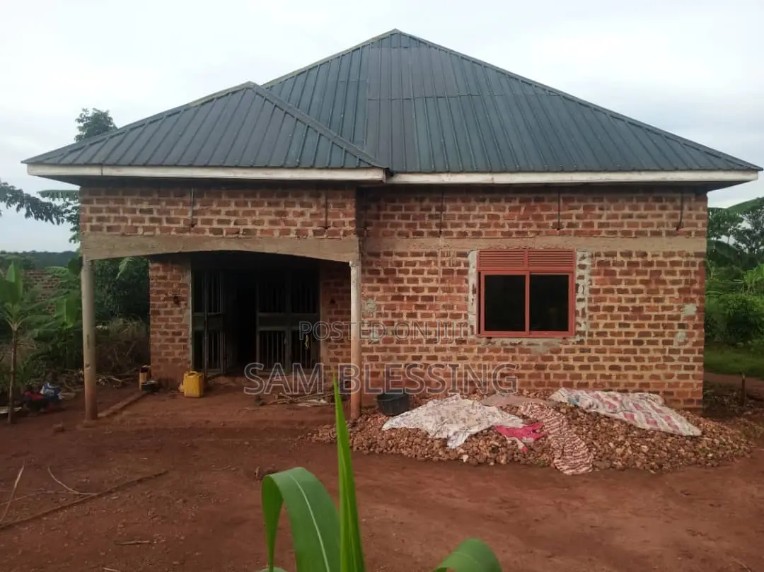 3bdrm House in Matuuga Gomba, Wakiso / Wakiso for sale