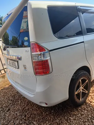 Toyota Noah 2.0 AWD (8 Seater) 2014 White