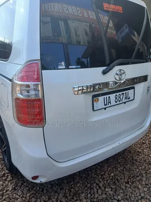 Toyota Noah 2.0 AWD (8 Seater) 2014 White