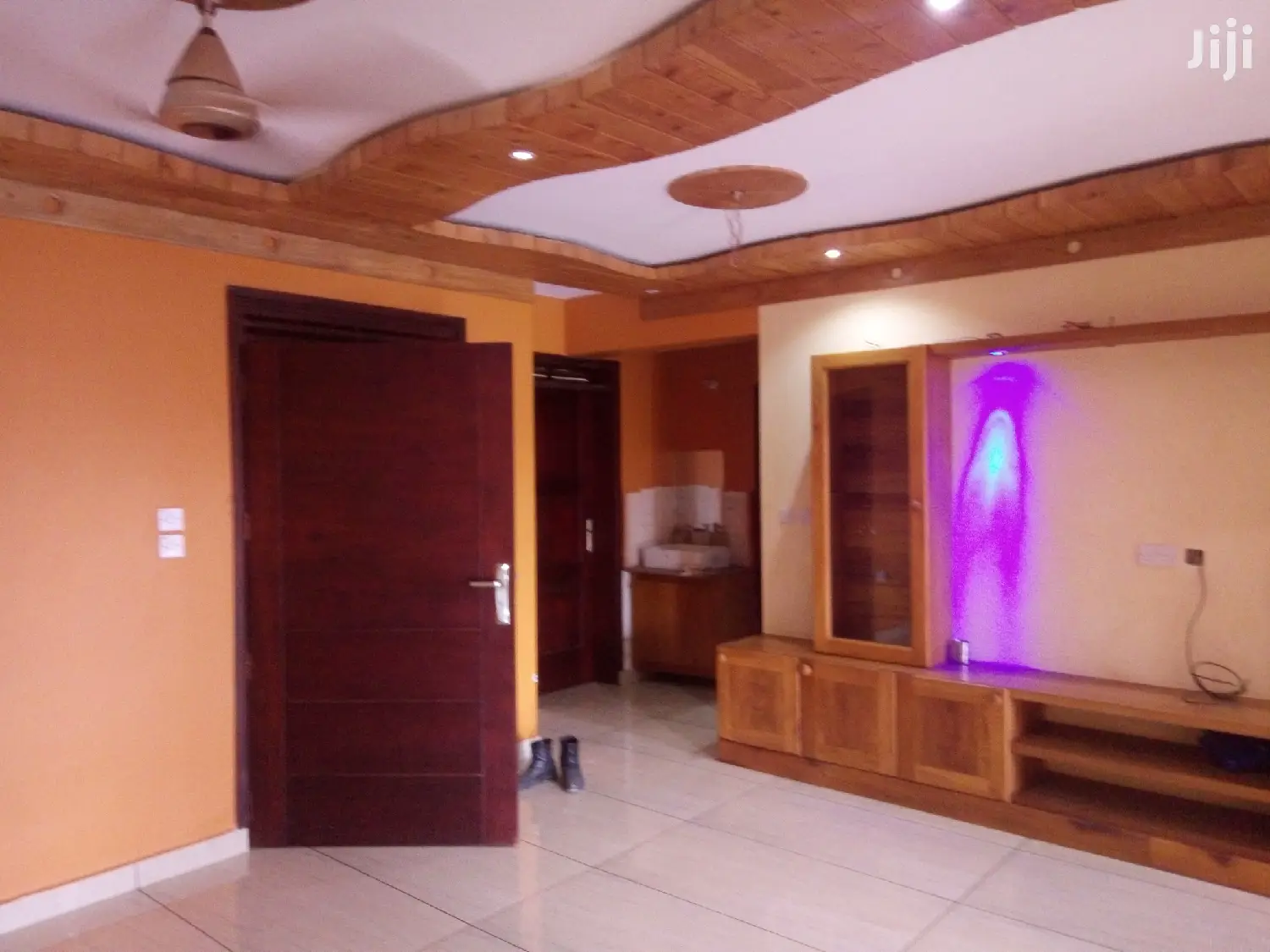 3bdrm Condo in Central Division for Sale