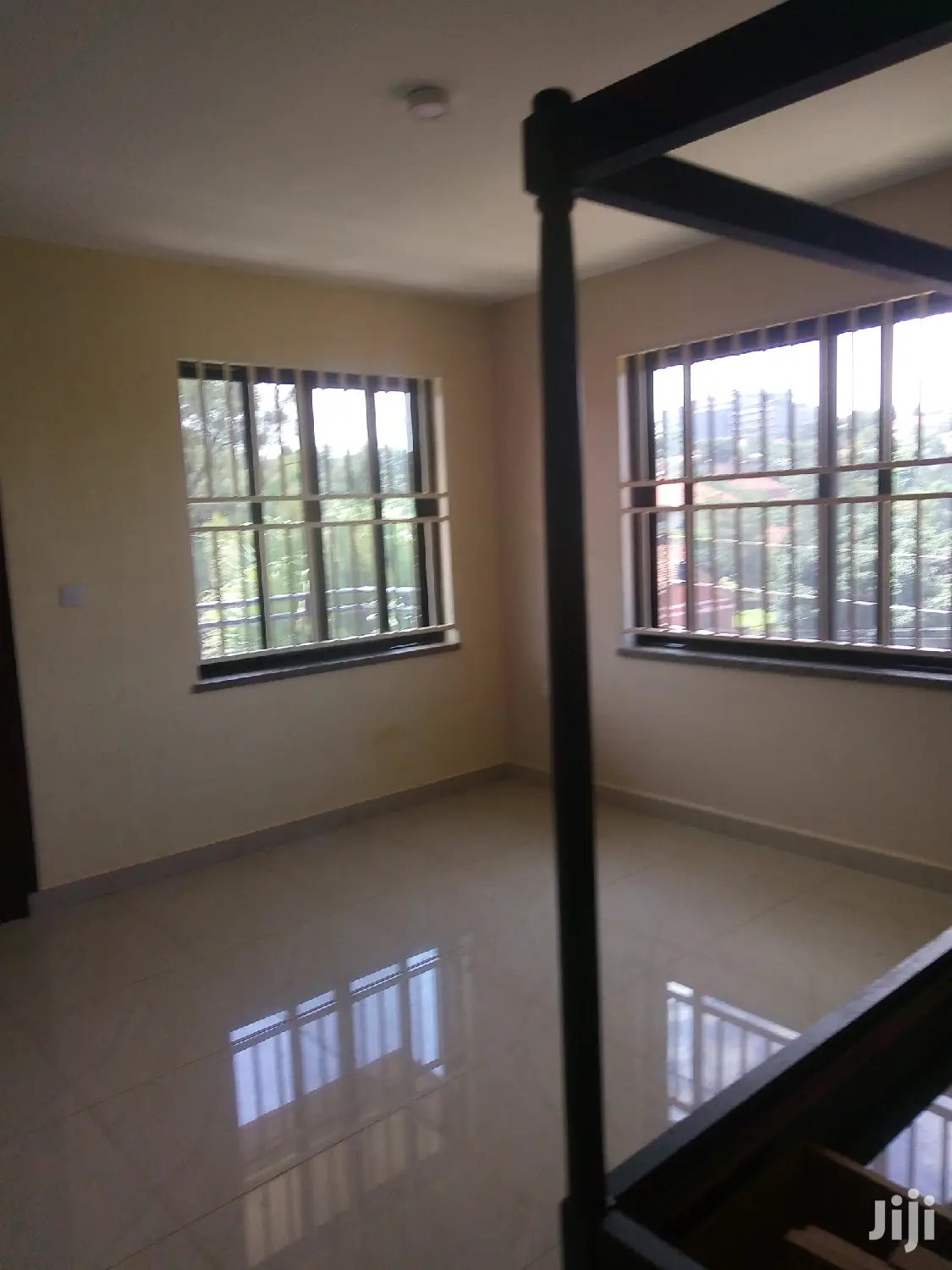 3bdrm Condo in Central Division for Sale