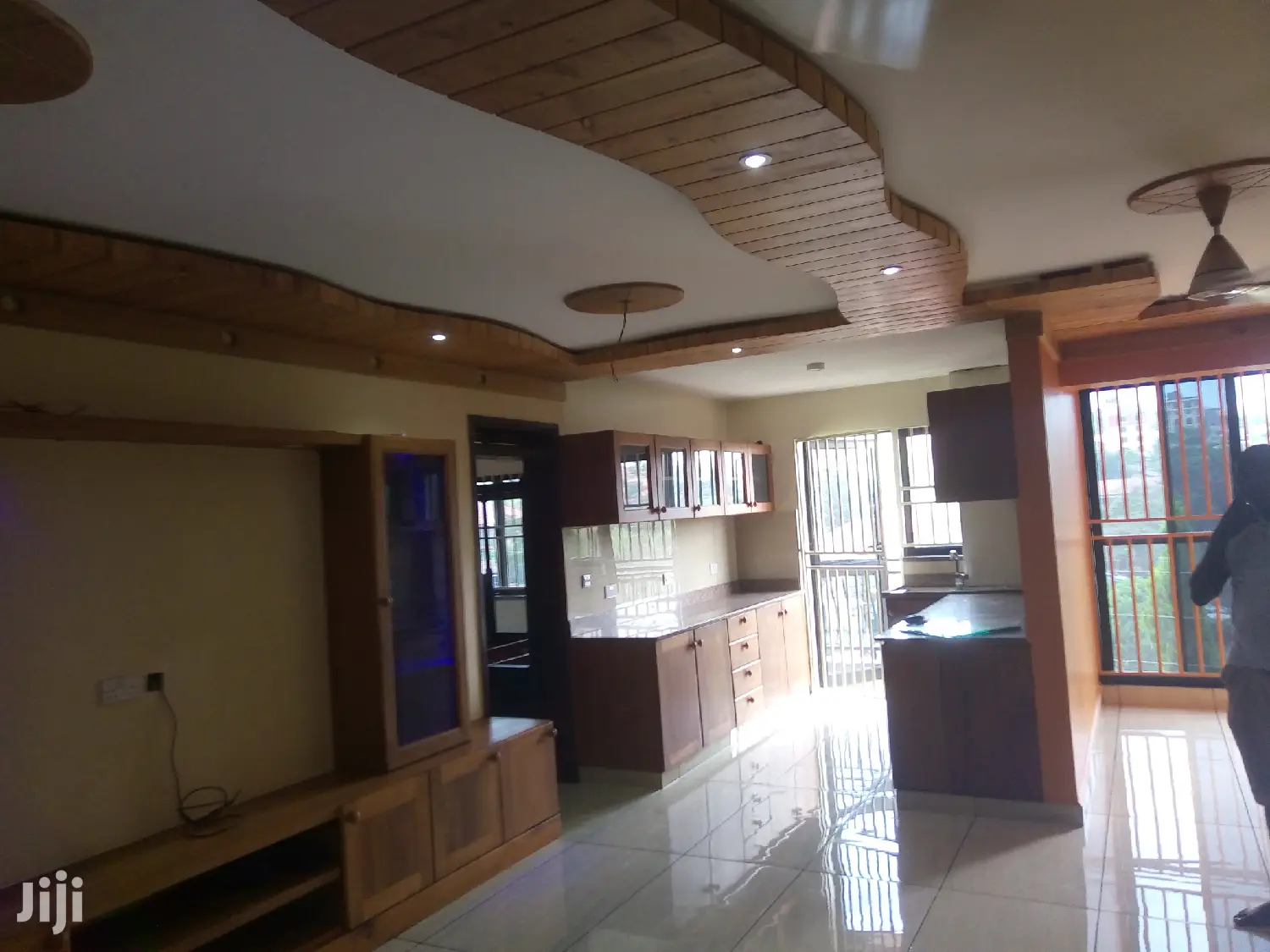 3bdrm Condo in Central Division for Sale