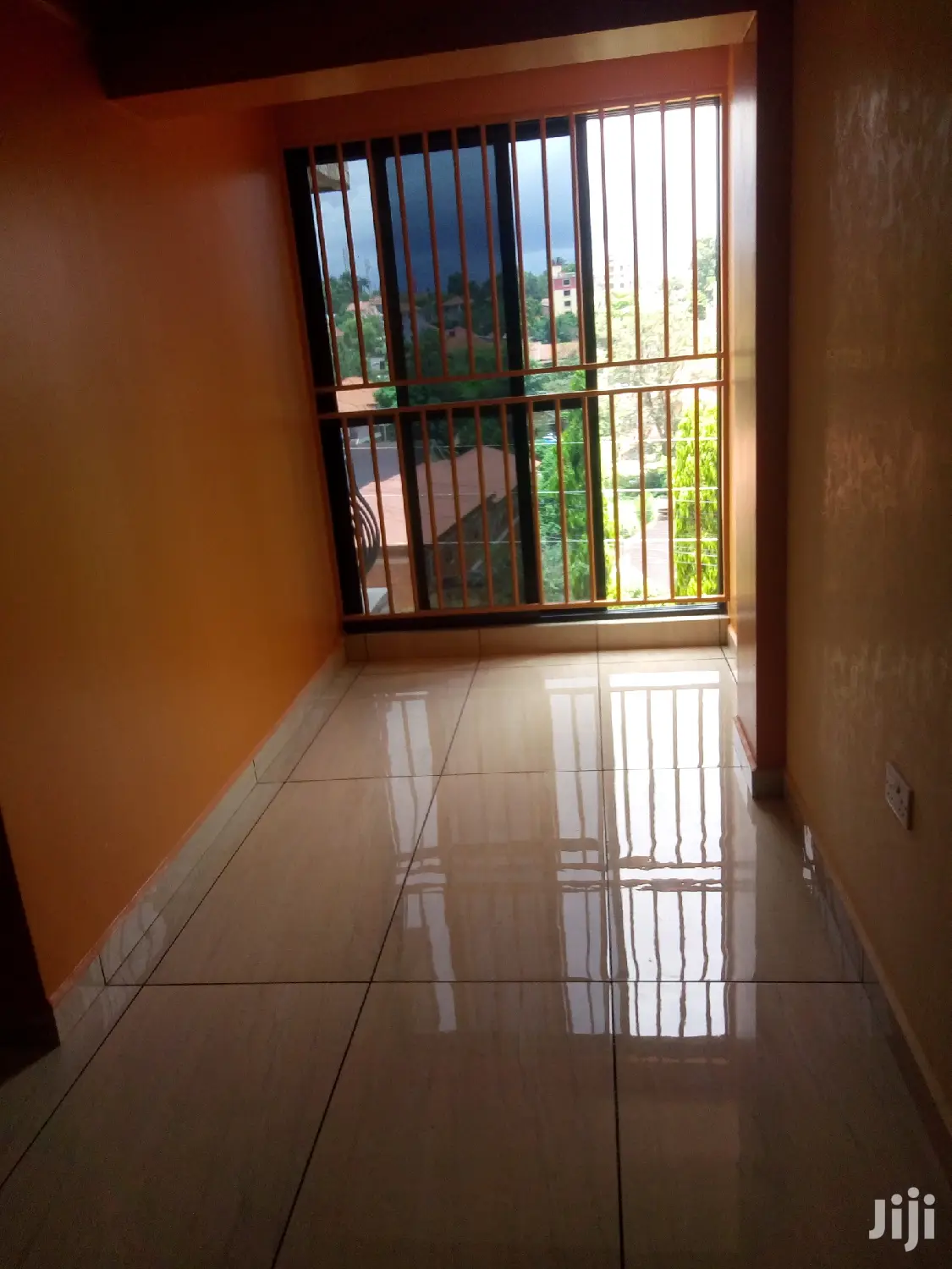3bdrm Condo in Central Division for Sale