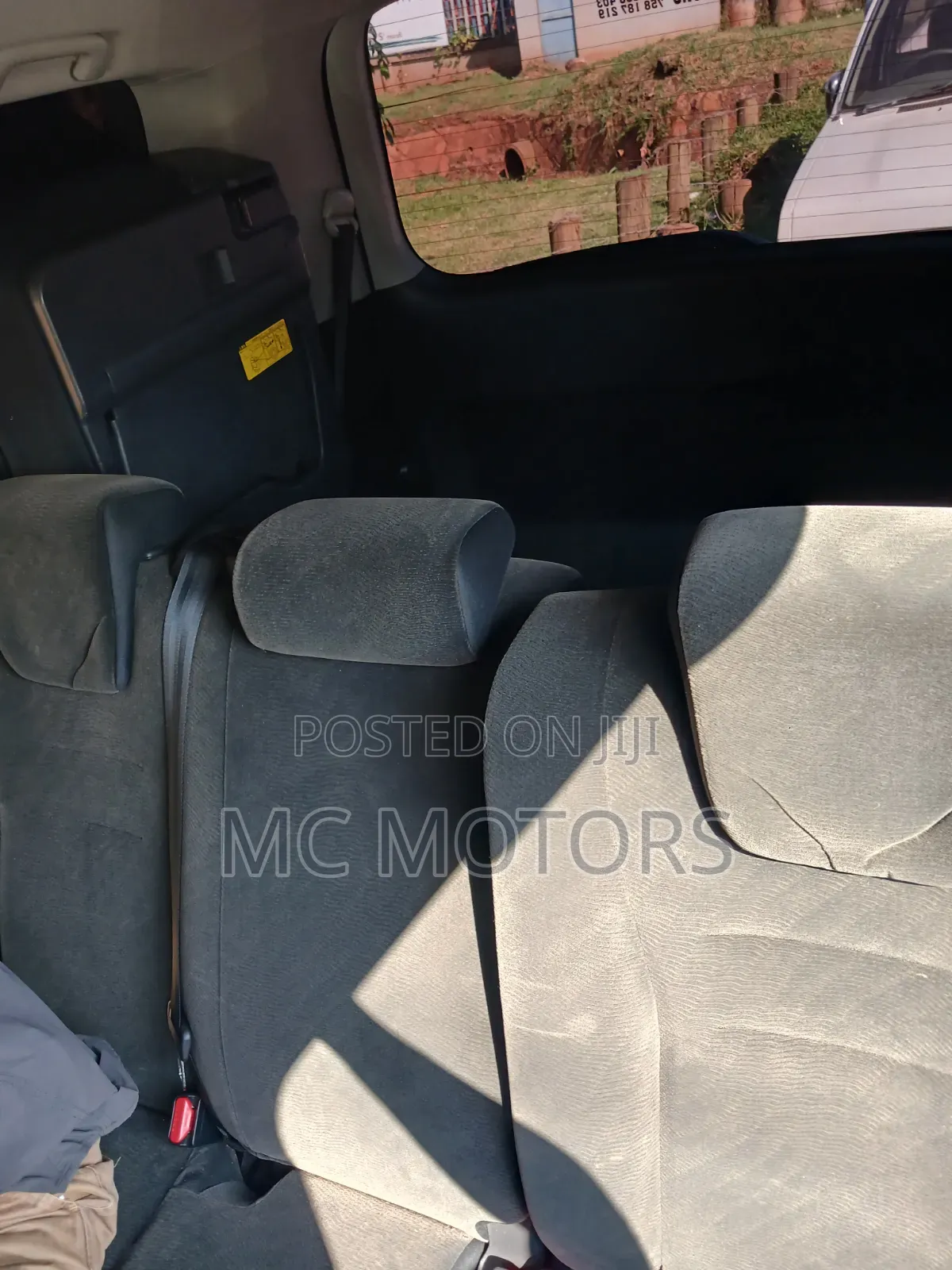 Toyota Noah 2.0 143hp AWD (8 Seater) 2012 Gray