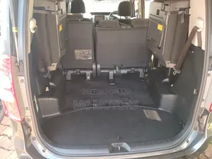 Toyota Noah 2.0 143hp AWD (8 Seater) 2012 Gray