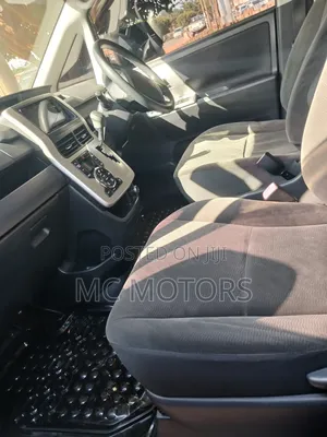 Toyota Noah 2.0 143hp AWD (8 Seater) 2012 Gray