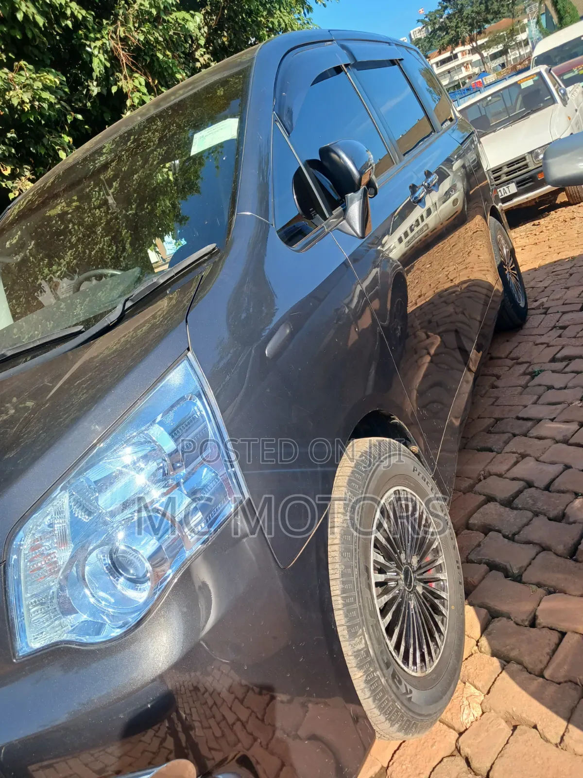 Toyota Noah 2.0 143hp AWD (8 Seater) 2012 Gray