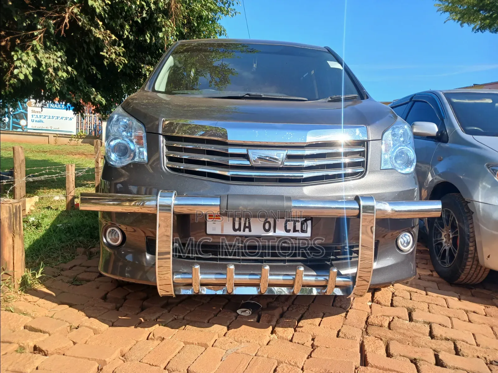 Toyota Noah 2.0 143hp AWD (8 Seater) 2012 Gray