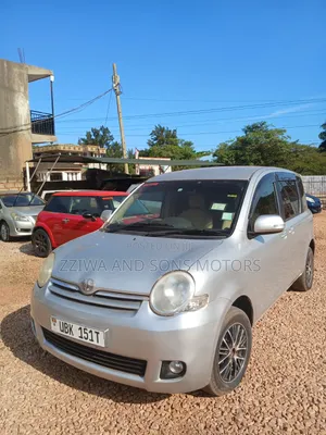 Toyota Sienta 1.5 FWD 2015 Silver