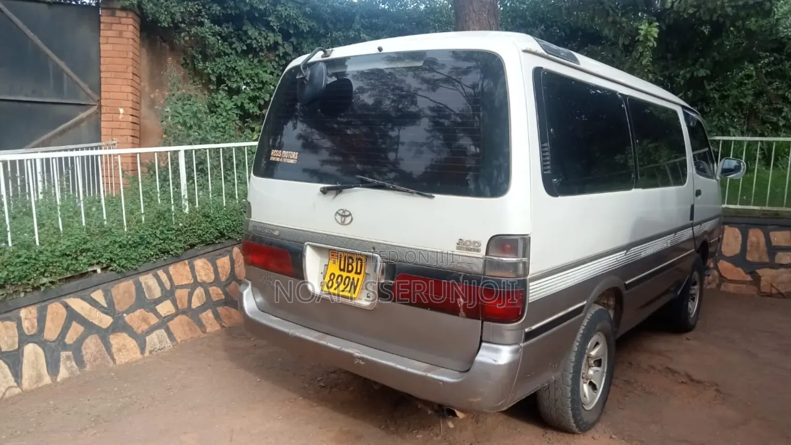 Toyota HiAce 2002 White