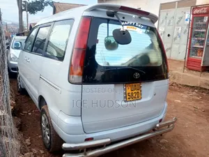 Toyota TownAce Noah 2000