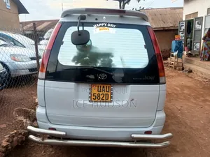 Toyota TownAce Noah 2000