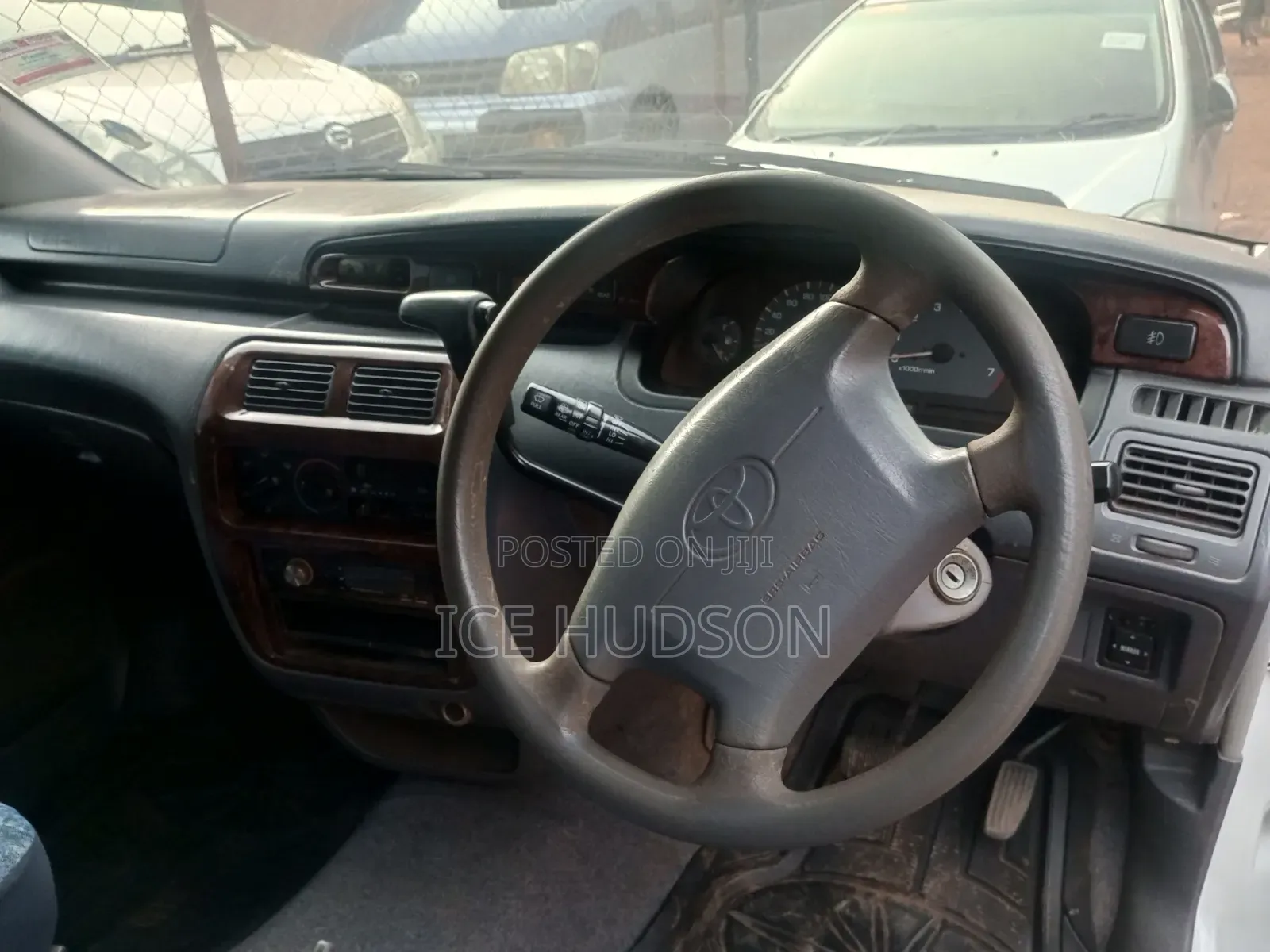 Toyota TownAce Noah 2000