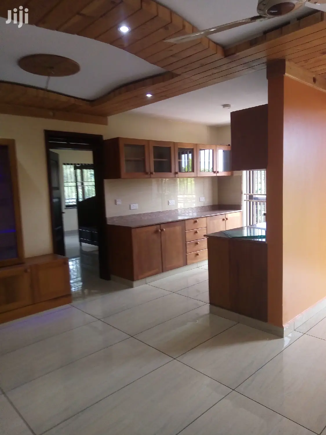 3bdrm Condo in Central Division for Sale