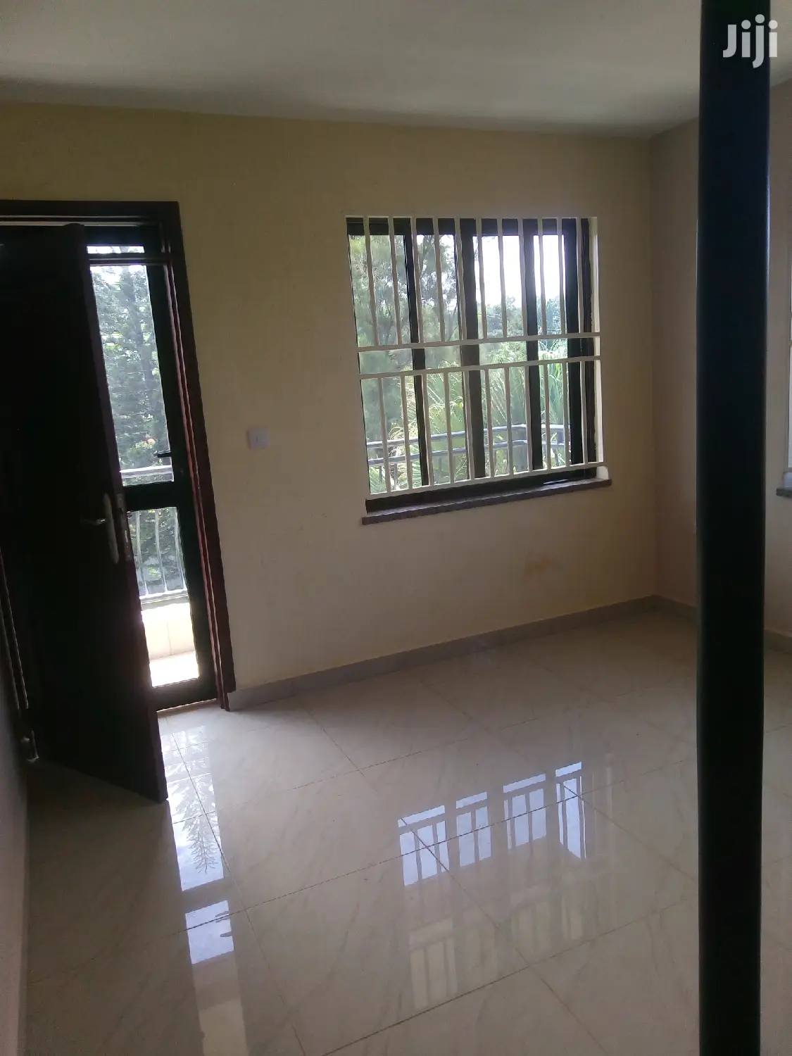 3bdrm Condo in Central Division for Sale