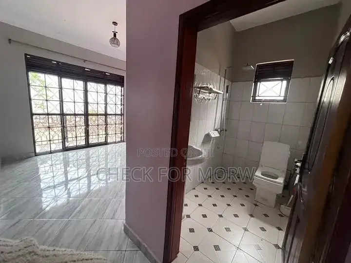 4bdrm Apartment in Muyenga, Makindye for rent