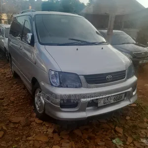 Toyota Noah 2005 Silver