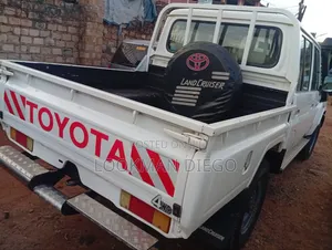 Toyota Land Cruiser 2016 White
