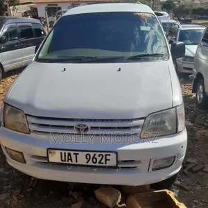 Toyota Noah 2004 White