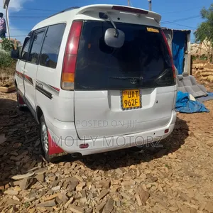 Toyota Noah 2004 White