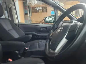 Toyota Noah 2.0 AWD (7 Seater) 2016 Silver