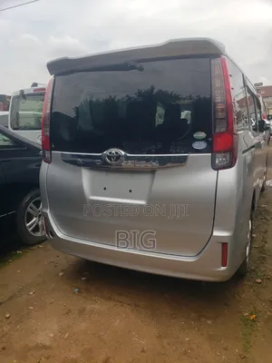 Toyota Noah 2.0 AWD (7 Seater) 2016 Silver