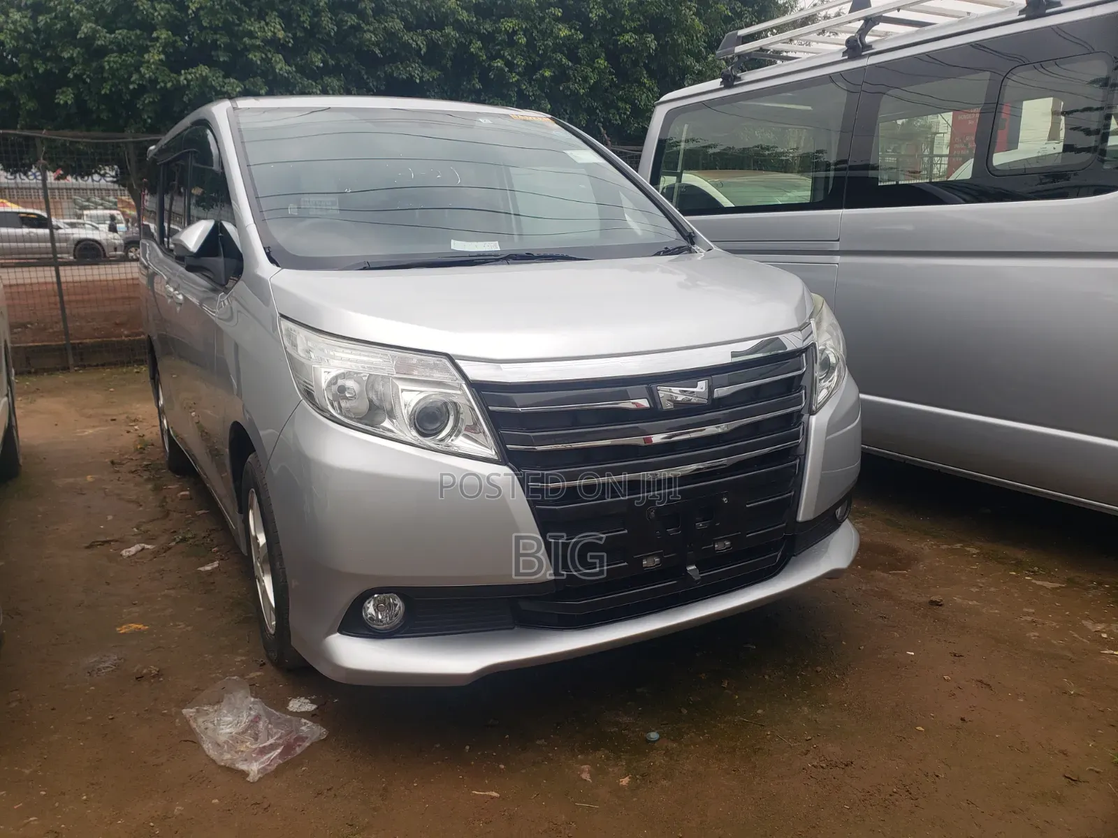 Toyota Noah 2.0 AWD (7 Seater) 2016 Silver