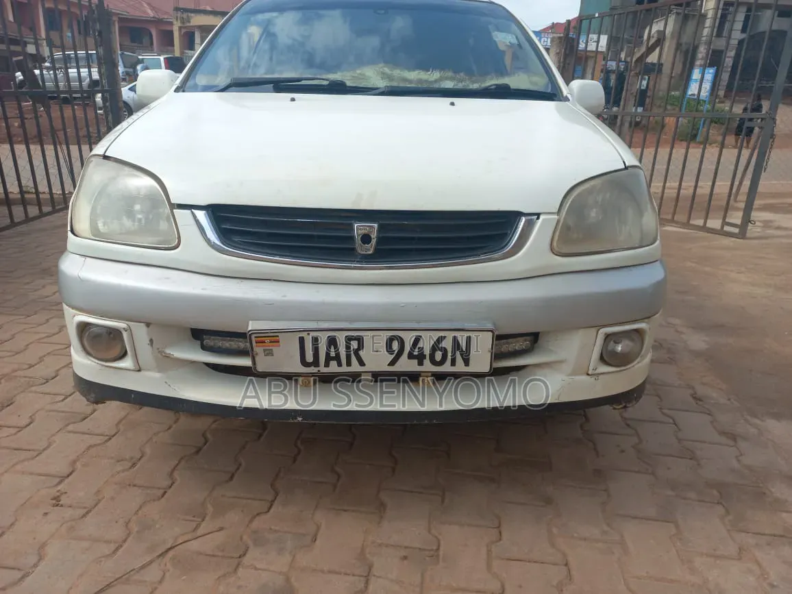 Toyota Raum 1999 White