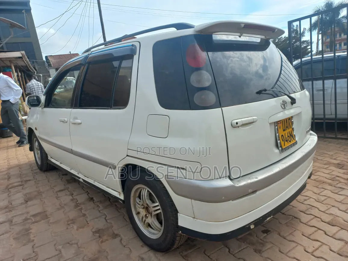 Toyota Raum 1999 White
