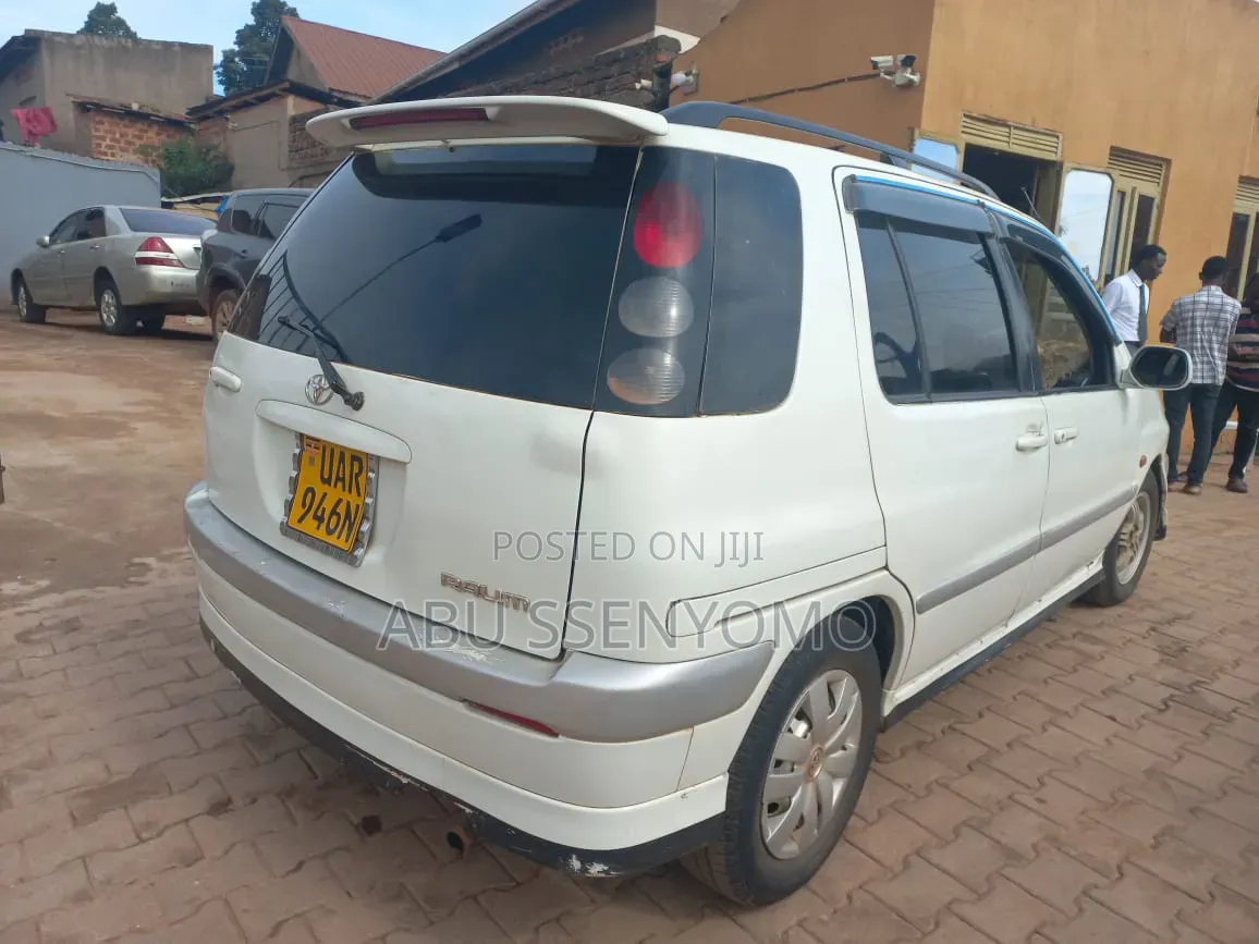Toyota Raum 1999 White