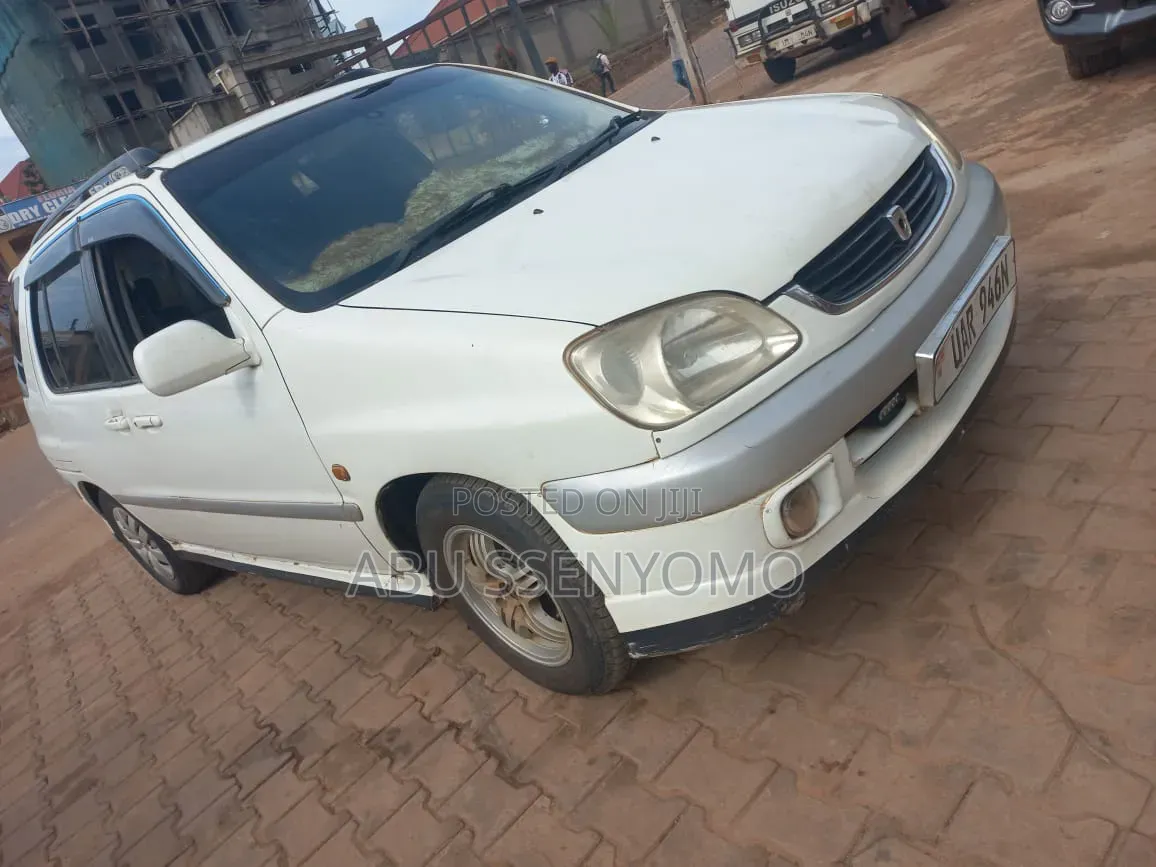 Toyota Raum 1999 White