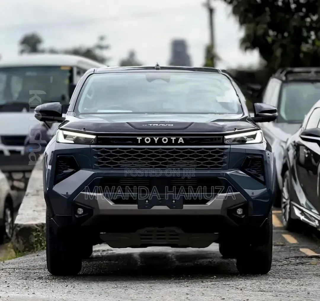 Toyota Hilux 2025 Gray