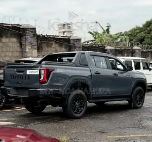 Toyota Hilux 2025 Gray